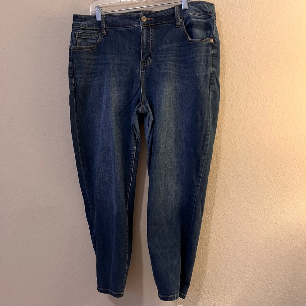 Torrid Women’s Blue Jeans Straight Leg Size 20